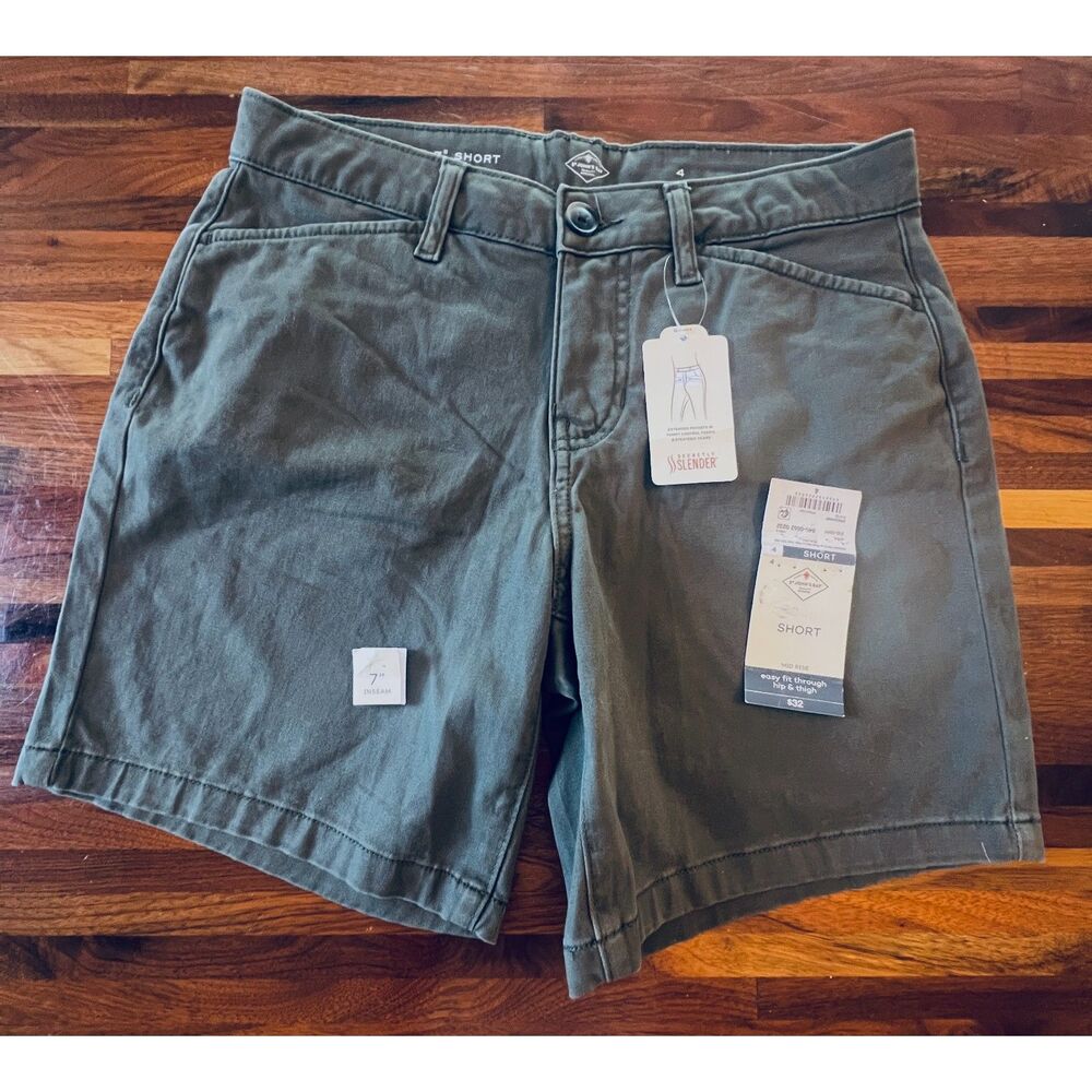 NWT St. John’s Bay Women’s Shorts Size 4 Short 7" Olive Green